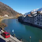 The Aarburg & Cafe 호텔 Unterseen