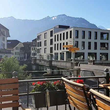 Szálloda The Aarburg & Cafe