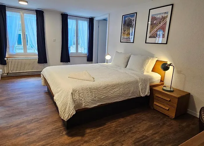 The Aarburg & Cafe Hotel