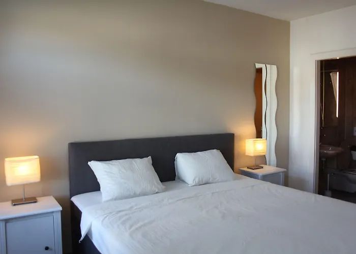 The Aarburg & Cafe 2*