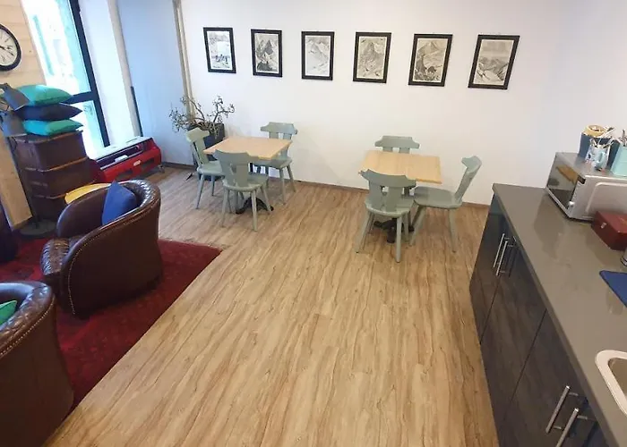 מלון The Aarburg & Cafe 2*