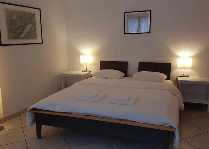 מלון The Aarburg & Cafe 2*