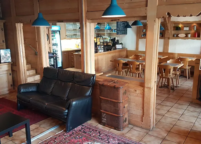 The Aarburg & Cafe מלון 2*