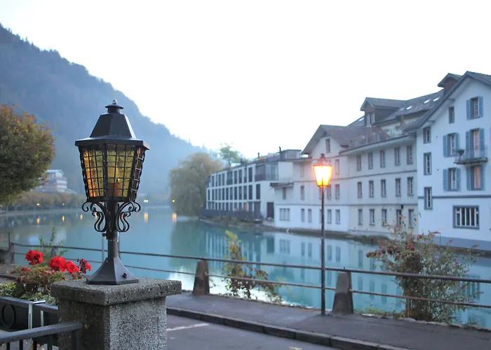 The Aarburg & Cafe מלון 2*
