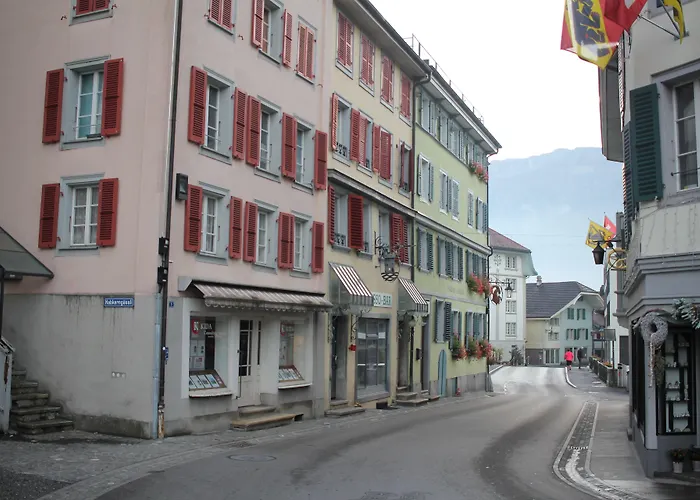 מלון The Aarburg & Cafe