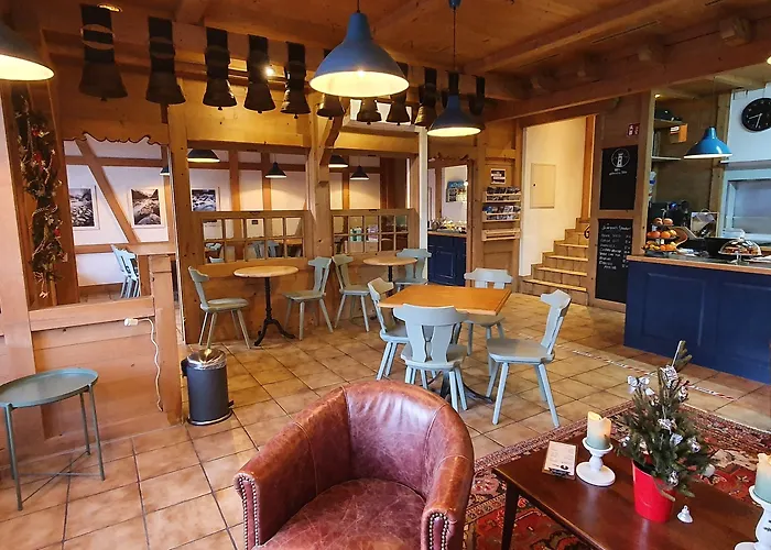 מלון The Aarburg & Cafe 2*