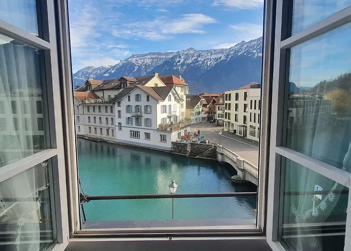 The Aarburg & Cafe מלון 2*