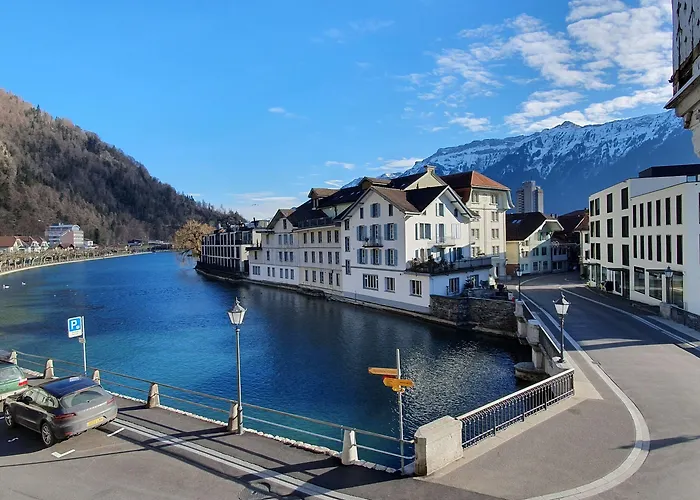 The Aarburg & Cafe מלון Unterseen